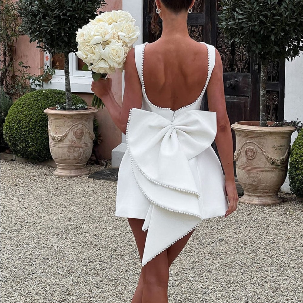 Baby Boo CARRIE MINI IVORY DRESS
Open Back Removable Bow XS - BRIDE BRIDAL